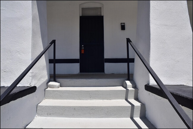 Building Photo - 2111 Portland Ave