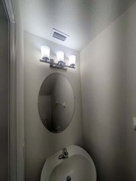 Building Photo - 9710 Hound Chase Dr