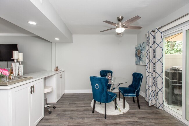 Building Photo - NEWLY RENOVATED 2BDRM TOWNHOMES