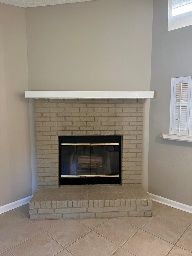 Building Photo - 2231 Treeo Ln