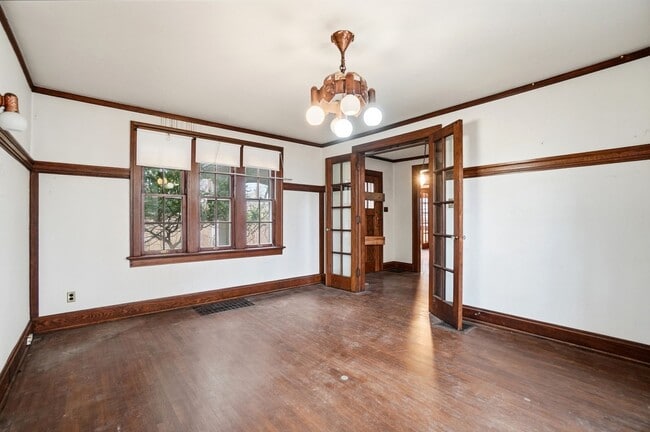 Building Photo - Private House on iuka ave Ravine – Central Campus – Newly Renovated - Flexible Pricing