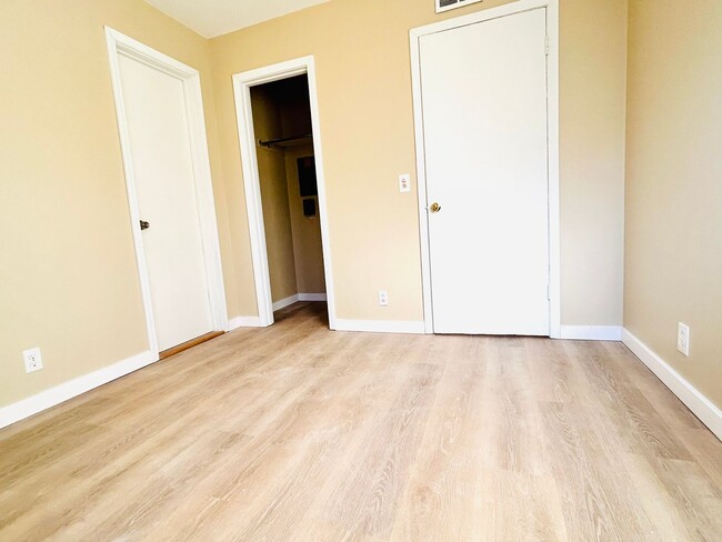Building Photo - Cute Home, Close to Fort Riley