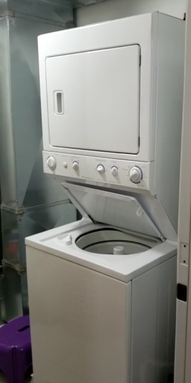 Building Photo - 158 Ferry St