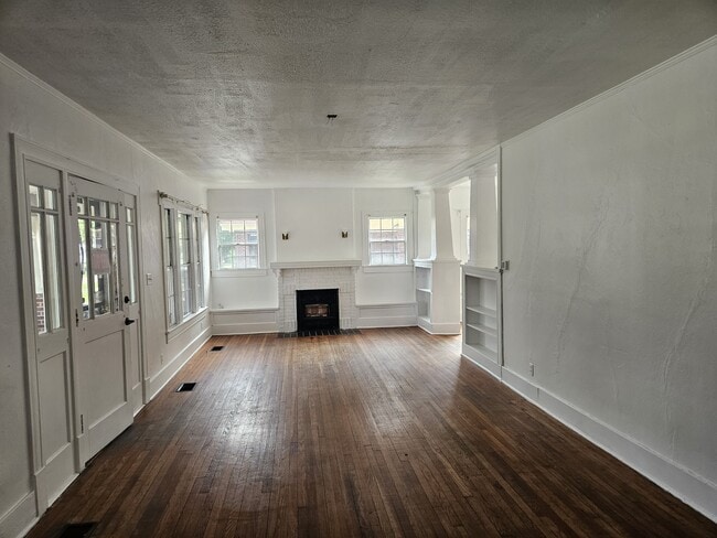 Building Photo - 917 Pecan Blvd