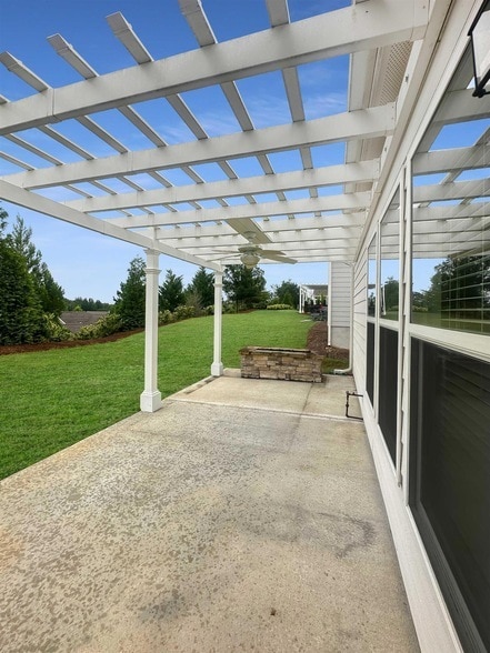 Building Photo - 813 Firefly Ct