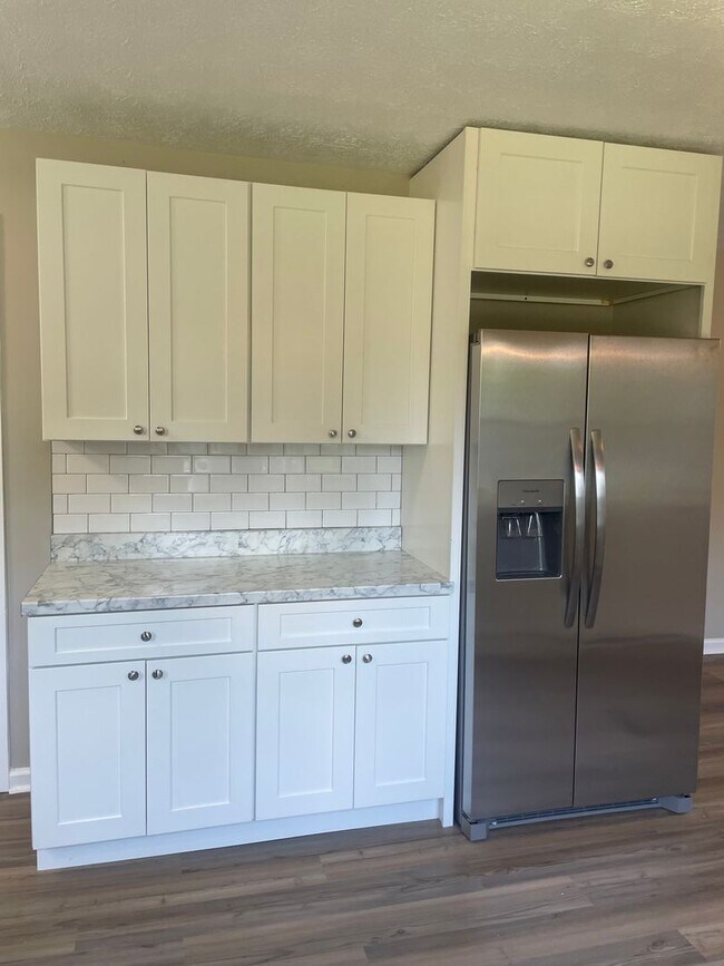 Building Photo - Knoxville 37920 - Very nice updated 2 bedroom home in South Knoxville for rent. - Contact Lisa Vi...