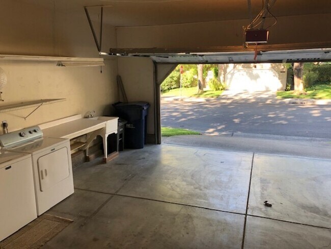 Building Photo - 1304 Foothill Dr
