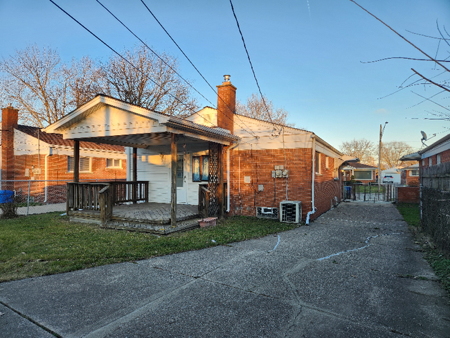 Building Photo - 6557 Colonial St
