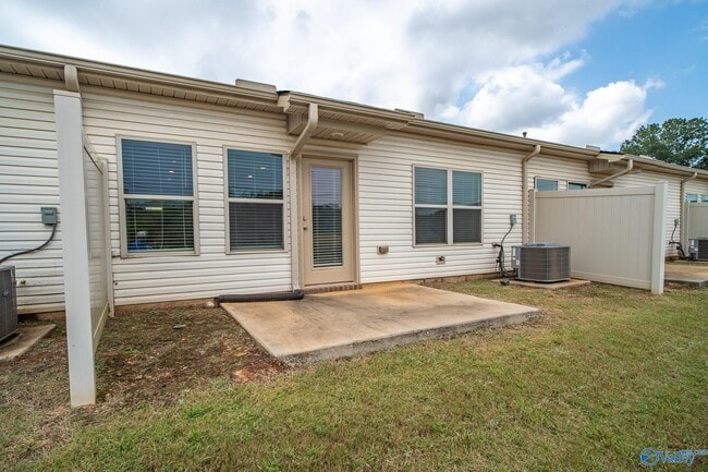 Building Photo - 217 Bay Pine Dr