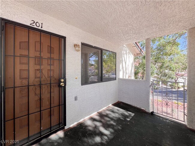 Building Photo - 2700 Baycliff Ct