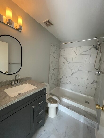 Main Bathroom in attached bedroom - 23325 Cornerstone Village Dr