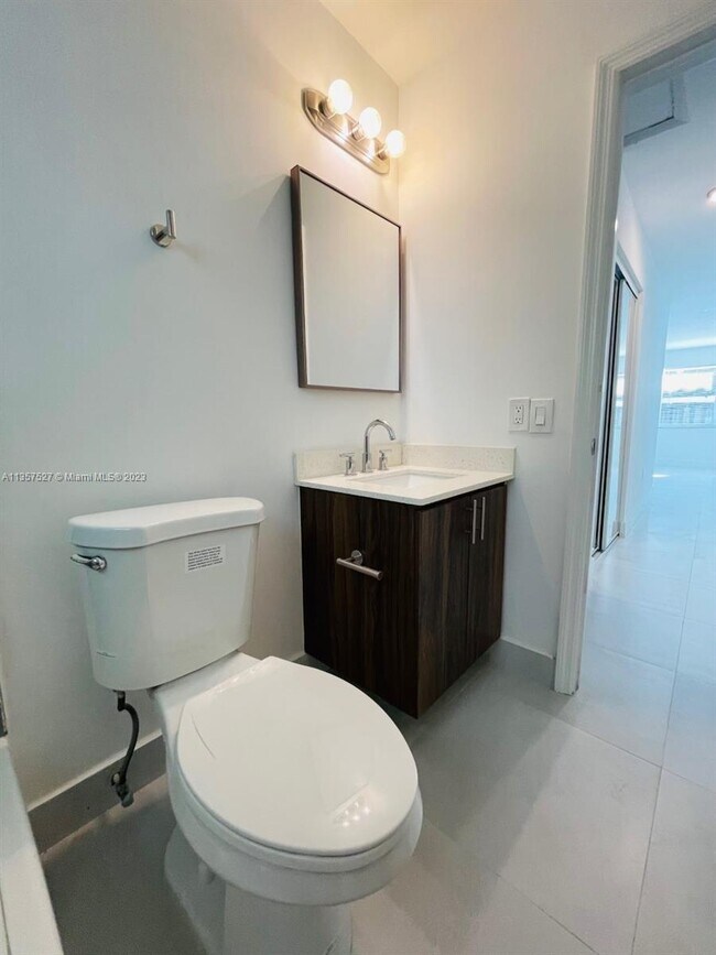 Building Photo - 1517 NE 110th St