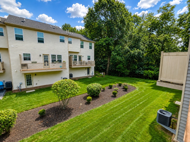 Building Photo - 1502 Pointe View Dr