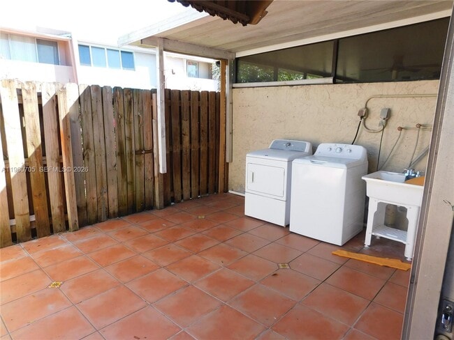 Building Photo - 14211 Kendale Lakes Cir