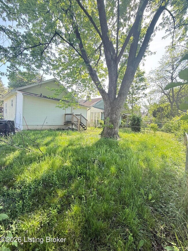 Building Photo - 1120 Weller Ave