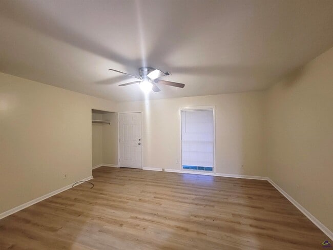 Building Photo - 421 Willow Ave