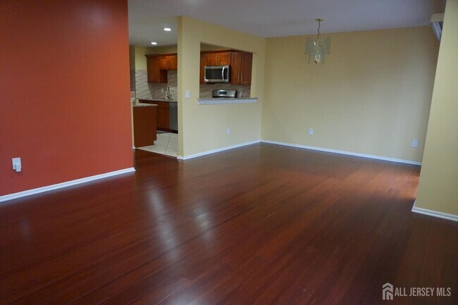 Building Photo - 160 Vasser Dr