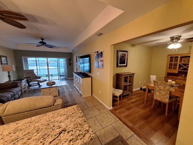 Building Photo - Beautifully upgraded Ground Floor condo with lake view