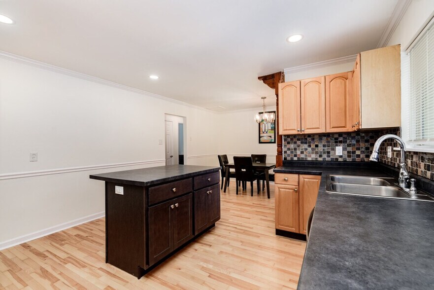 Building Photo - 35 Alpha Dr