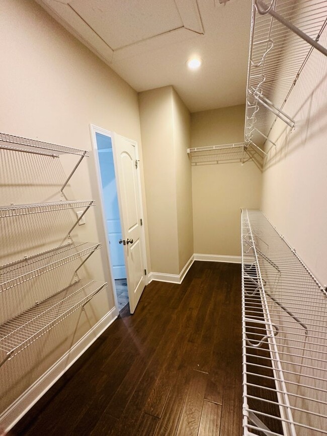 Building Photo - Spacious 3BR Home Near UT Hospital & Downtown Knoxville
