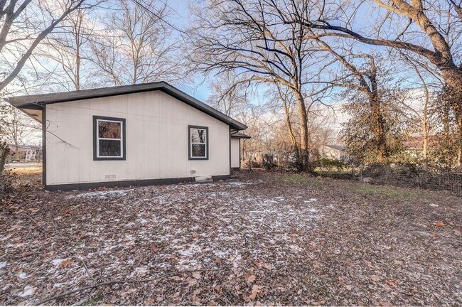 Building Photo - 2941 W Pacific St