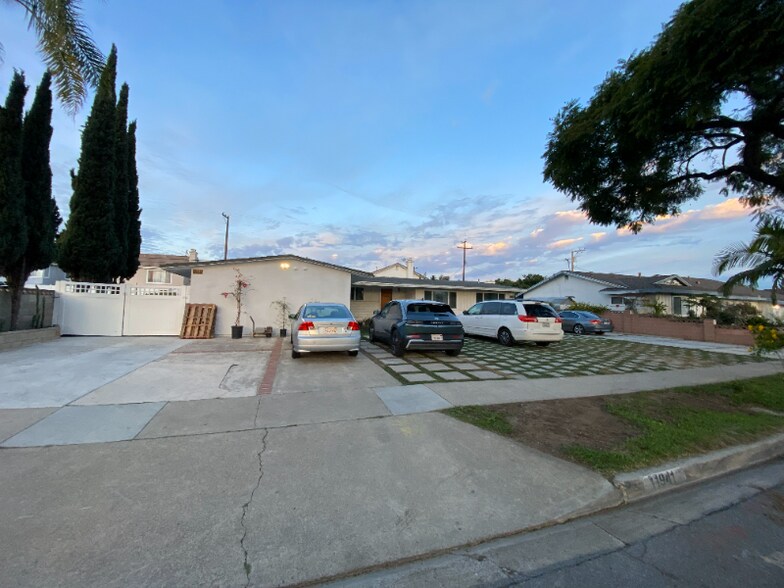 Building Photo - 11941 S Della Ln