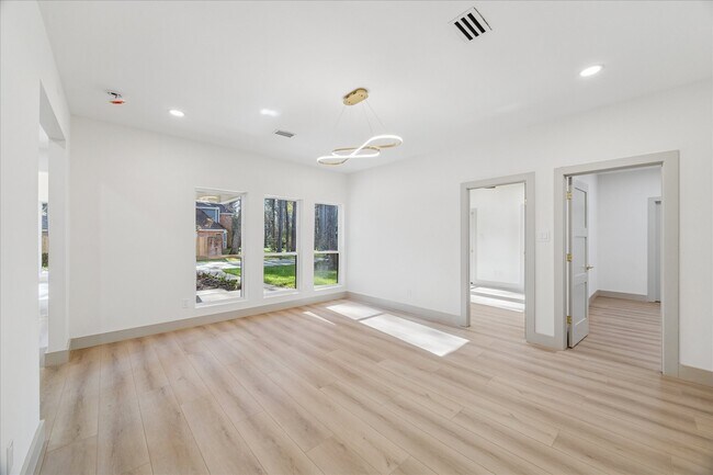 Building Photo - 2306 Mill Lake Dr