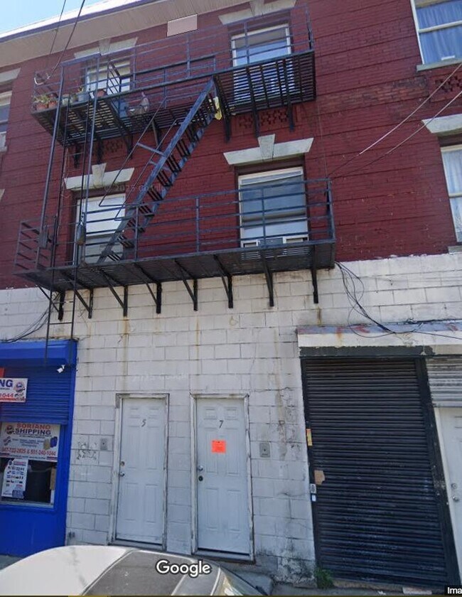 Primary Photo - 5 Graham St