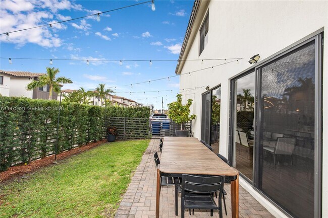 Building Photo - 4301 NW 81st Ct