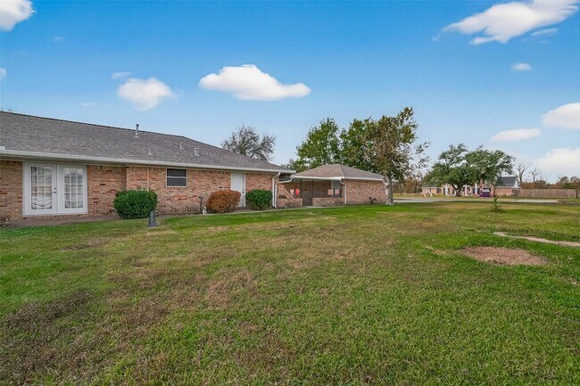 Building Photo - 10645 Oak Brook Dr