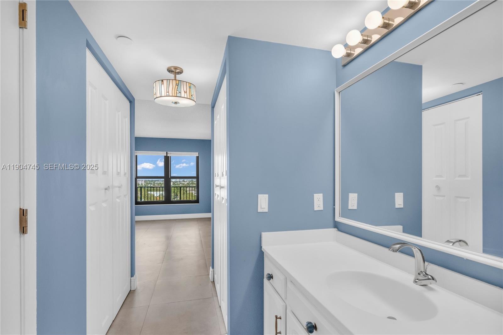 Building Photo - 3200 Port Royale Dr N