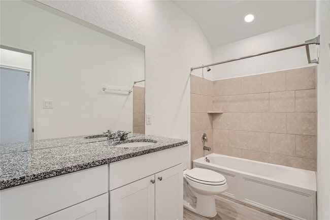 Building Photo - 3 bedrooms with 3.5 bathrooms! BONUS ROOM ...