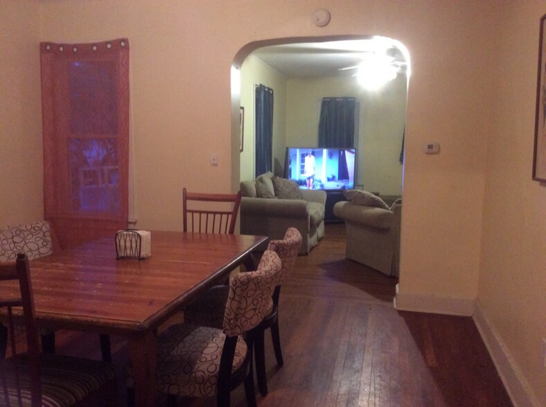 Building Photo - 4 E Broad St