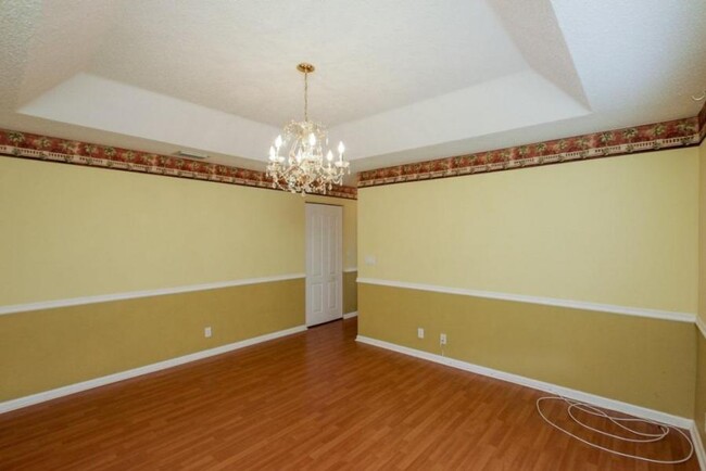 Building Photo - 256 Kensington Way
