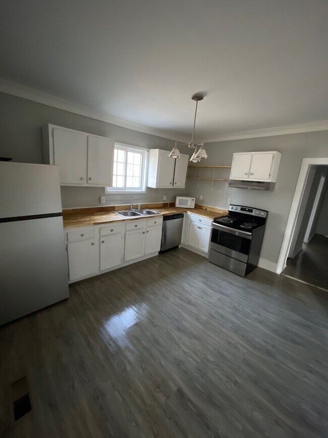 Building Photo - 412 N Hawthorne St