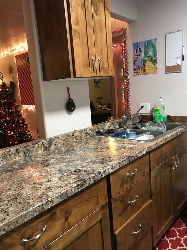 Building Photo - ALL utilities Included 2 Bedroom UNDER $1500