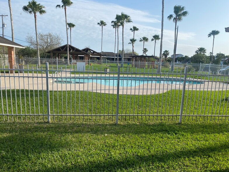 Building Photo - 1400 Palo Blanco Dr