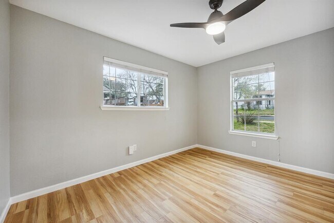 Building Photo - 1111 Lawson Ln