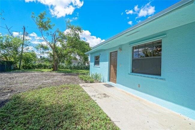 Building Photo - 5720 SW 26th St