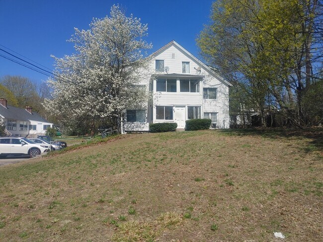 Building Photo - 65 Curve St