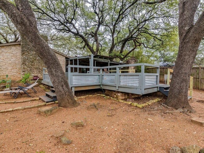 Building Photo - 9805 Murmuring Creek Dr