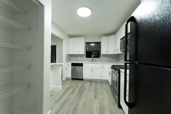 Building Photo - 1181 SW Sarto Ln