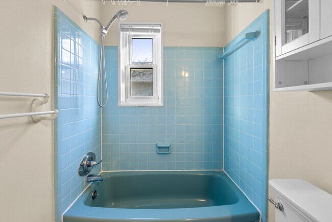 Building Photo - 4 Bedroom 3.5 Bathroom - Van Ness/Tenleytown Semi Detached Home - Attached 1 Car Garage