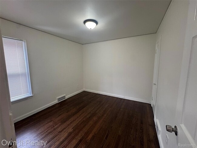 Building Photo - 8083 Mendota St