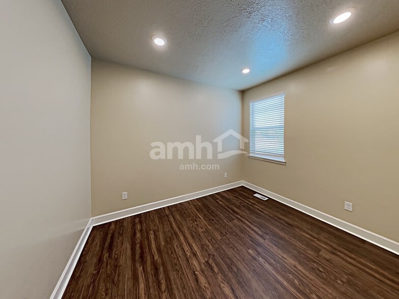 Building Photo - 4427 N Morgan Way