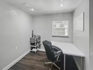 Building Photo - 1204 E Lambright St