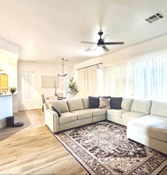 Building Photo - 719 S Longmore St