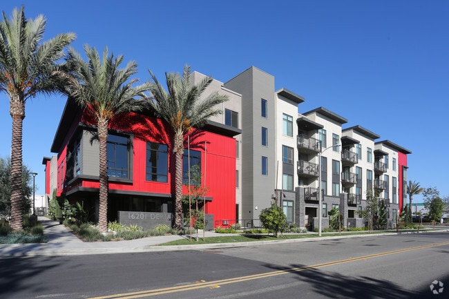 Building Photo - Parc Derian