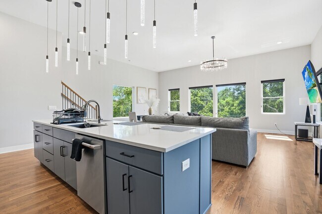 Building Photo - Luxury Nashville Retreat with Skyline & River Views | 4BR + Rooftop Entertainment Loft