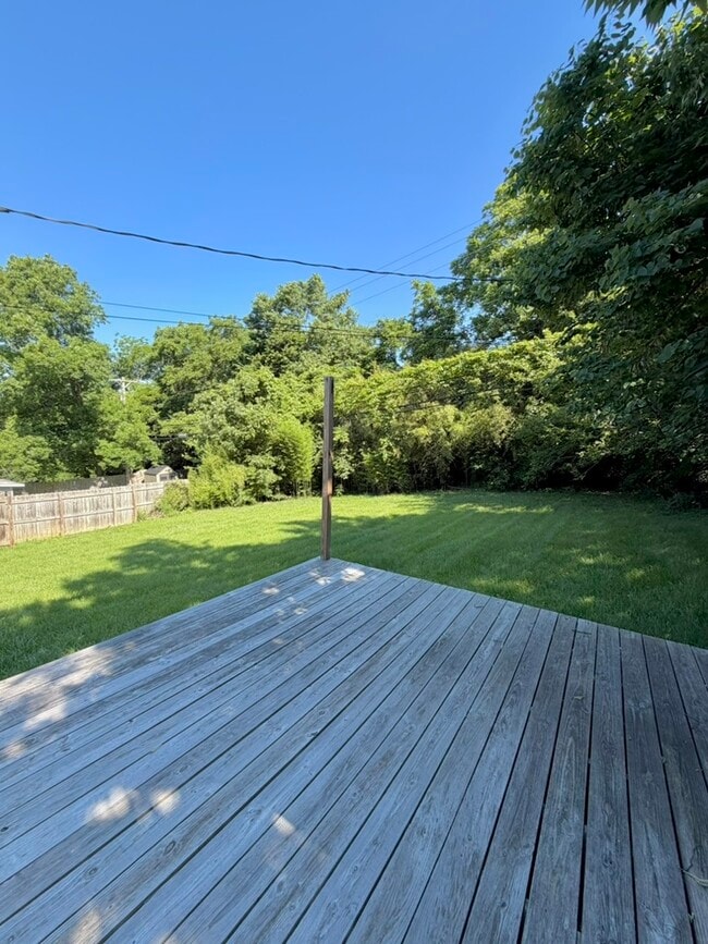 Building Photo - 3339 Sutherland Dr